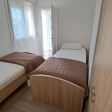 In 51892 Apartman *